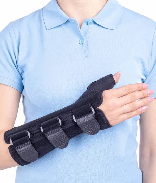 CARPOFIX M FINGER – Orteza mainii si policelui, marimea 4, dreapta